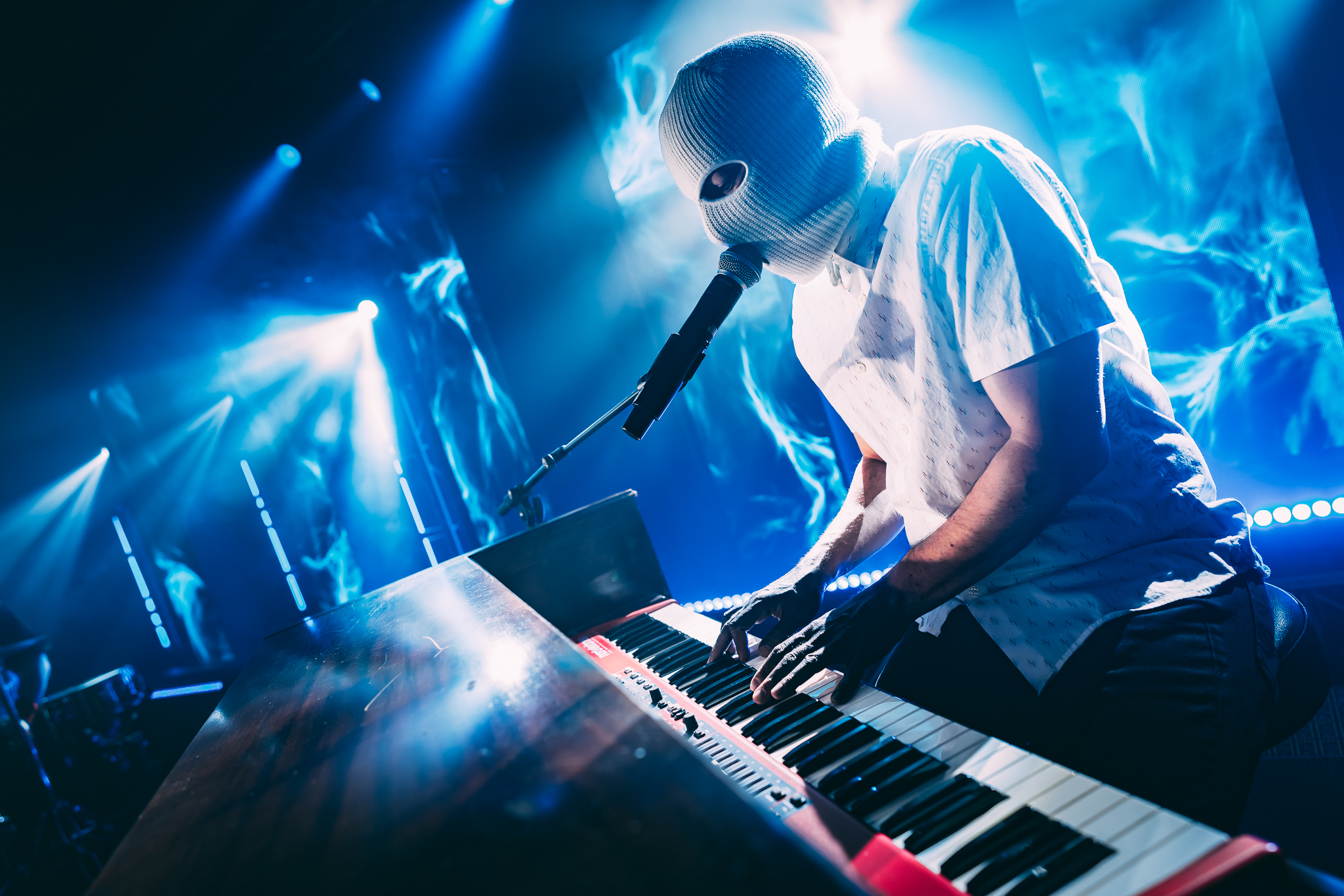 BLURRYFACE-LiveShots-WhiteSkiMask-5