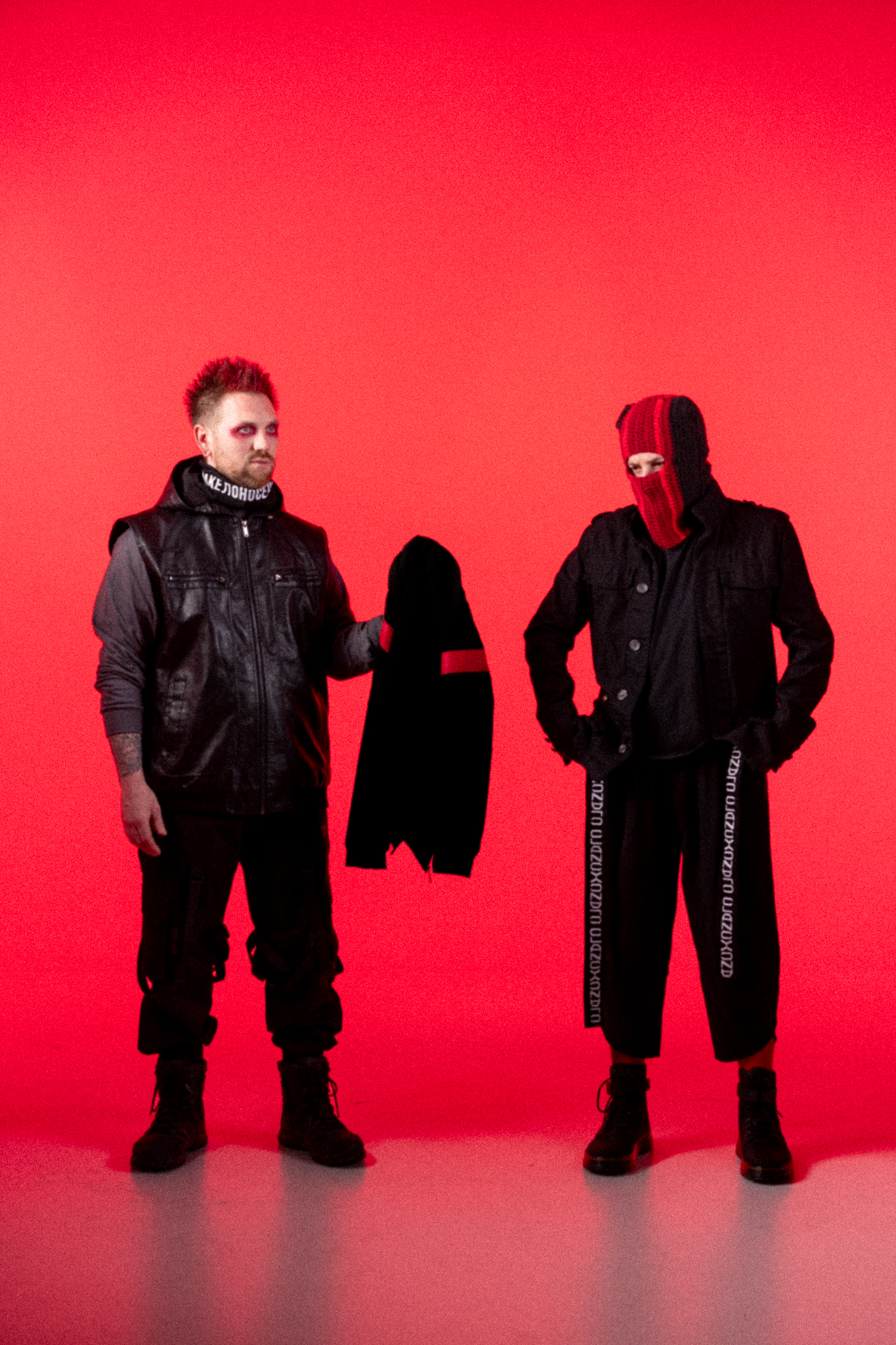 BLURRYFACE-RedBlack-Grain-5